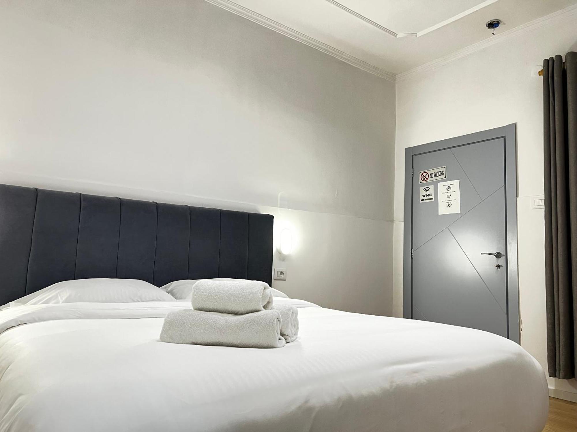 Tirana Square Hotel מראה חיצוני תמונה