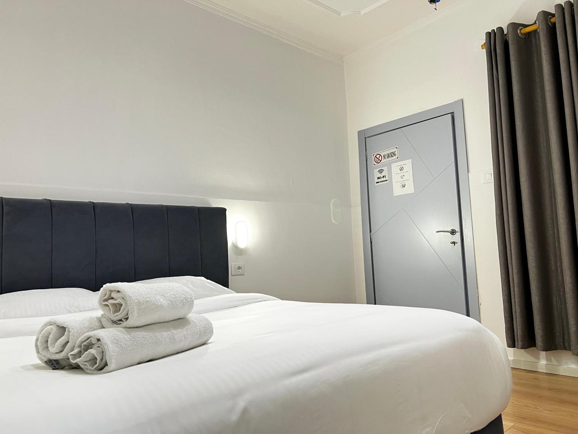 Tirana Square Hotel מראה חיצוני תמונה